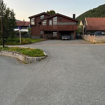 Very Centrally Located Apartment With Free Parking Tromsø Esterno foto